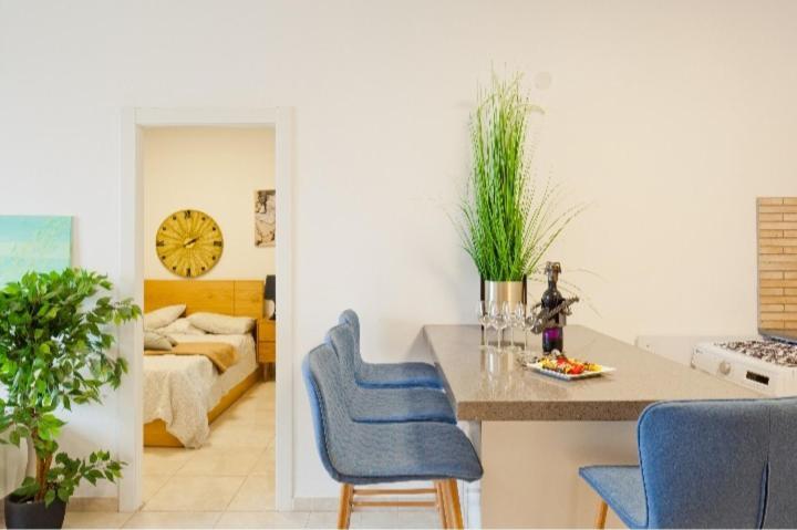 Bat Yam On The Beach Apartment Exterior photo